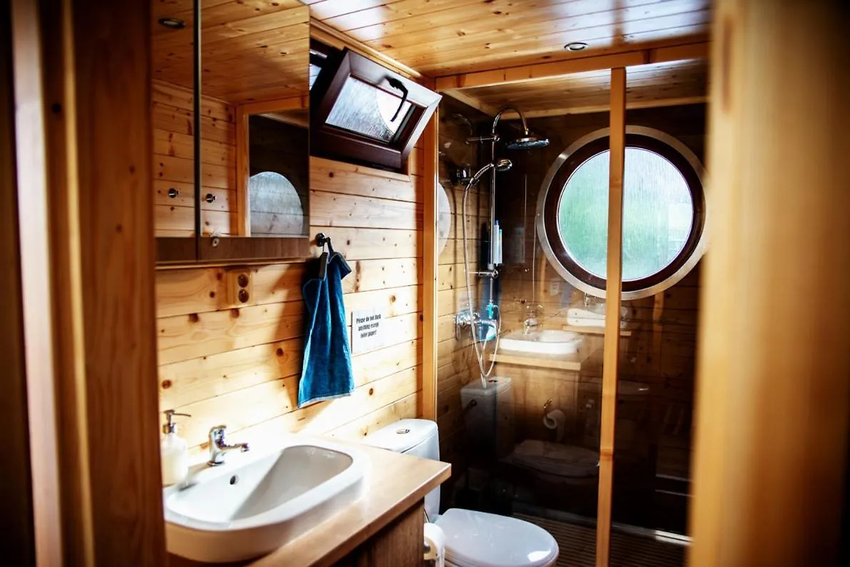 Botel Hotel Houseboat Bonanza Prag